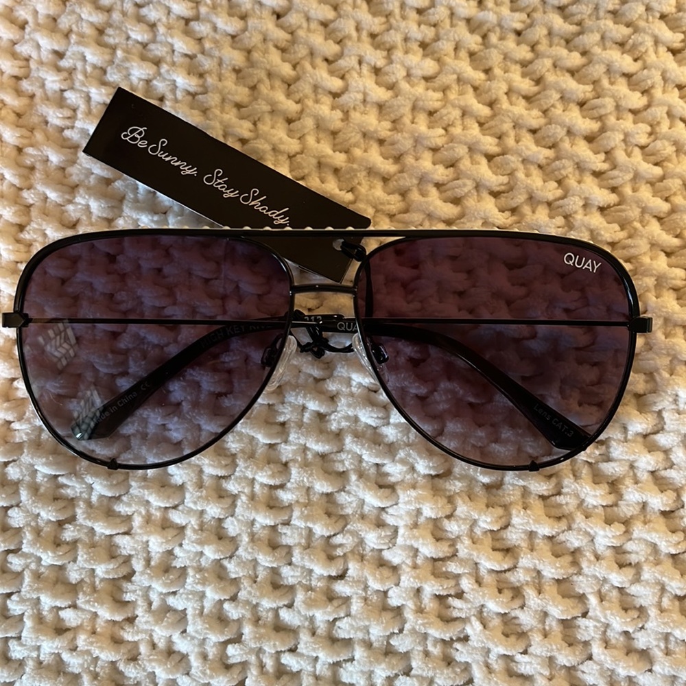 Brand new QUAY high key rivet sunglasses